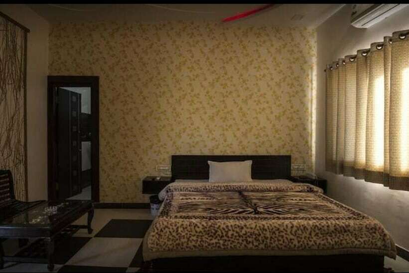 فندق Royal Rawat Palace