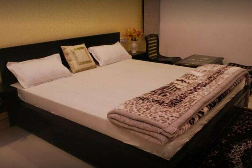 فندق Royal Rawat Palace