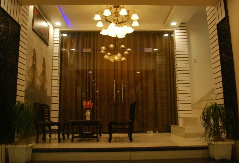 فندق Royal Rawat Palace