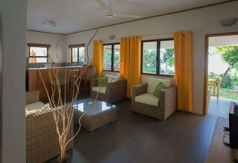 Anse Soleil Beachcomber Hotel And Self Catering