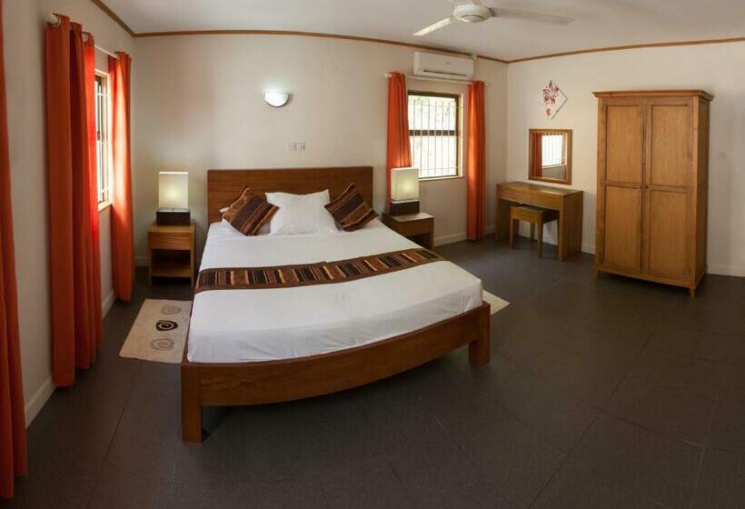 Anse Soleil Beachcomber Hotel And Self Catering