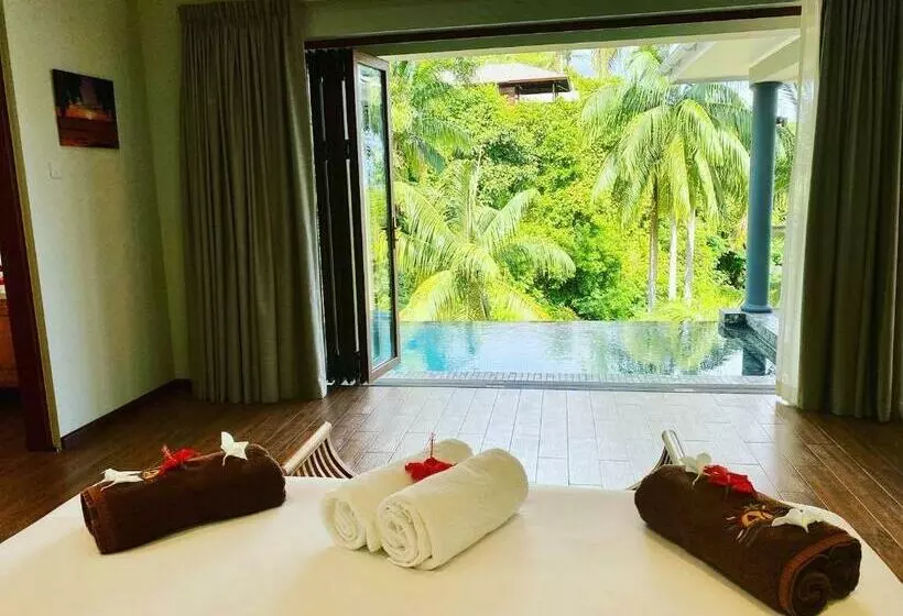 Anse Soleil Beachcomber Hotel And Self Catering