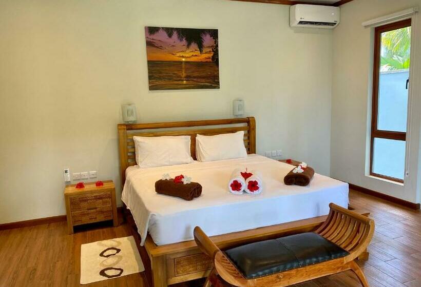 Anse Soleil Beachcomber Hotel And Self Catering