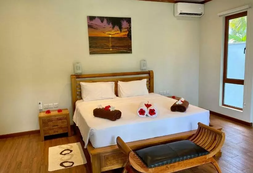 Anse Soleil Beachcomber Hotel And Self Catering