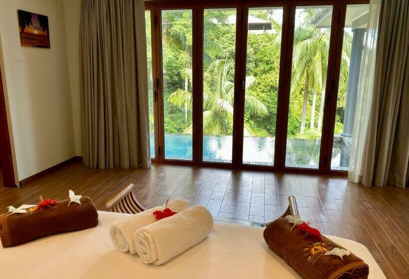 Anse Soleil Beachcomber Hotel And Self Catering