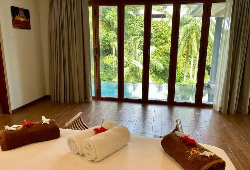 Anse Soleil Beachcomber Hotel And Self Catering