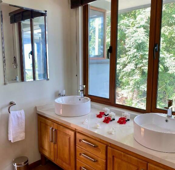 Anse Soleil Beachcomber Hotel And Self Catering