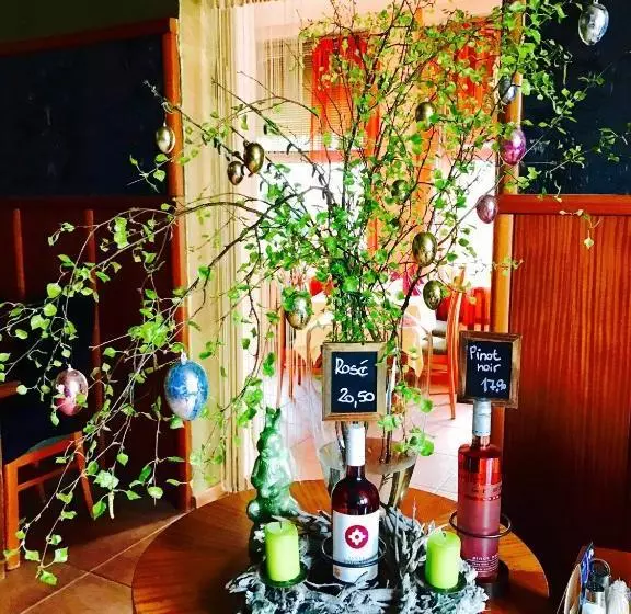 Zu Den Linden   Radebeul Pension Mit Restaurant