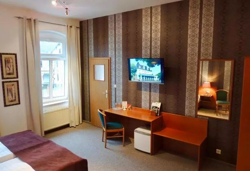 Zu Den Linden   Radebeul Pension Mit Restaurant