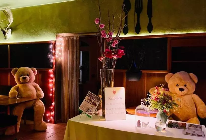 Zu Den Linden   Radebeul Pension Mit Restaurant