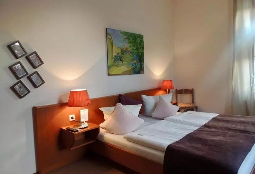 Zu Den Linden   Radebeul Pension Mit Restaurant