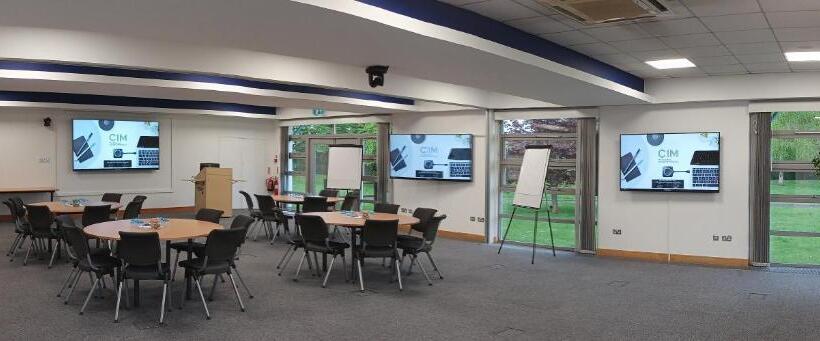 هتل Cim Business Centre