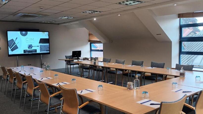 هتل Cim Business Centre