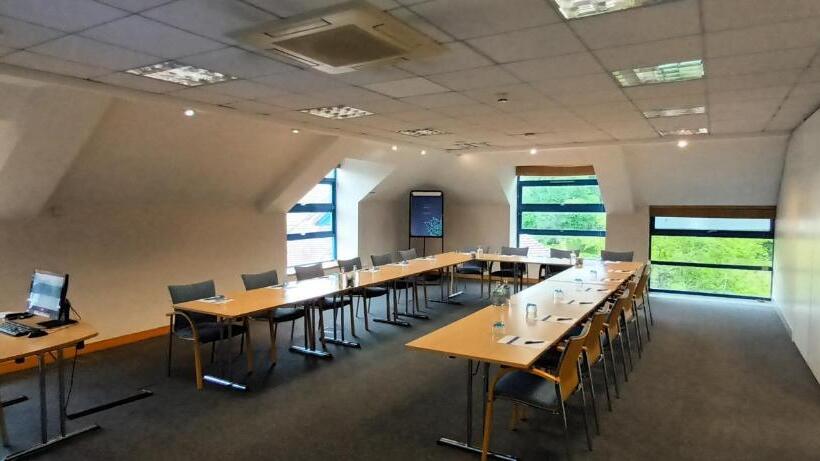 هتل Cim Business Centre