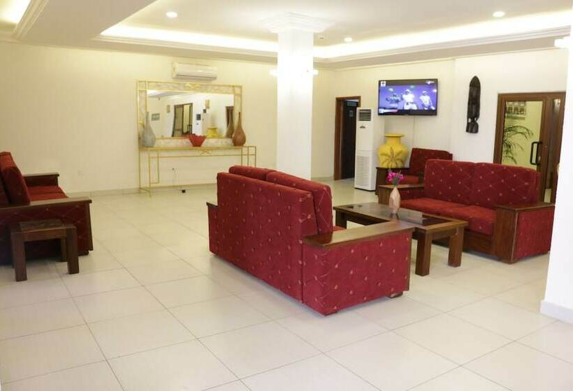 Отель Coconut Grove Sakumono