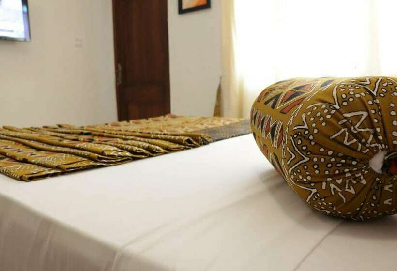 Отель Coconut Grove Sakumono