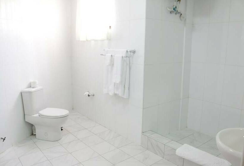 Отель Coconut Grove Sakumono