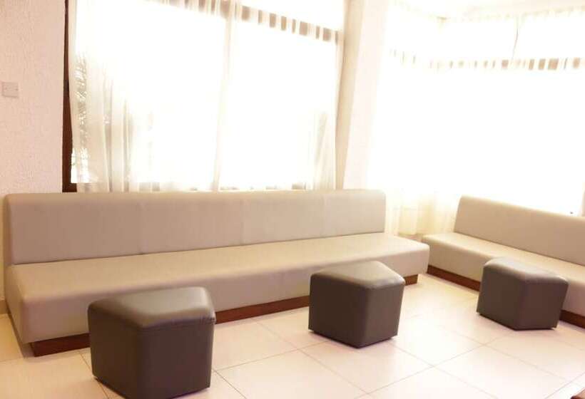 Отель Coconut Grove Sakumono