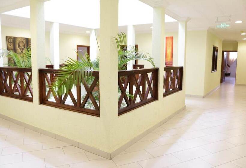 Отель Coconut Grove Sakumono