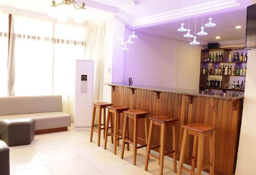 Отель Coconut Grove Sakumono