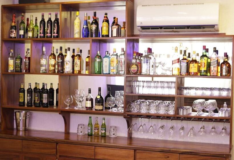 Отель Coconut Grove Sakumono