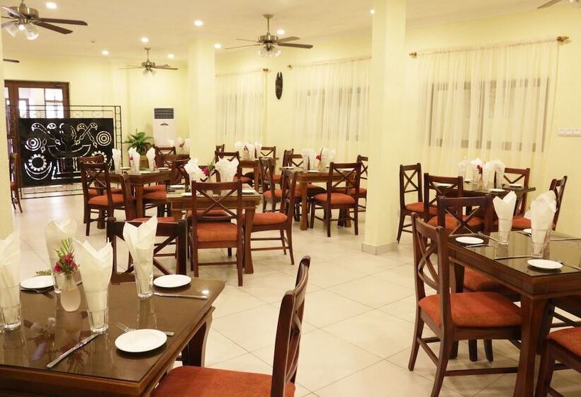 Отель Coconut Grove Sakumono