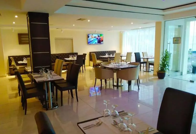 هتل Monty Suites & Golf