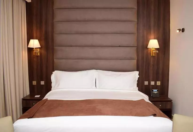 هتل Monty Suites & Golf