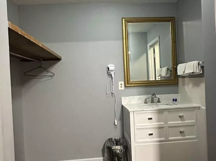 ホテル Rodeway Inn & Suites
