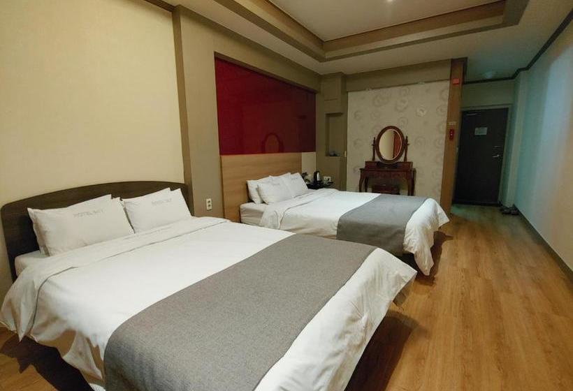 בית מלון כפרי Sky Leaders