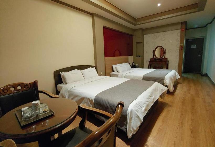 בית מלון כפרי Sky Leaders