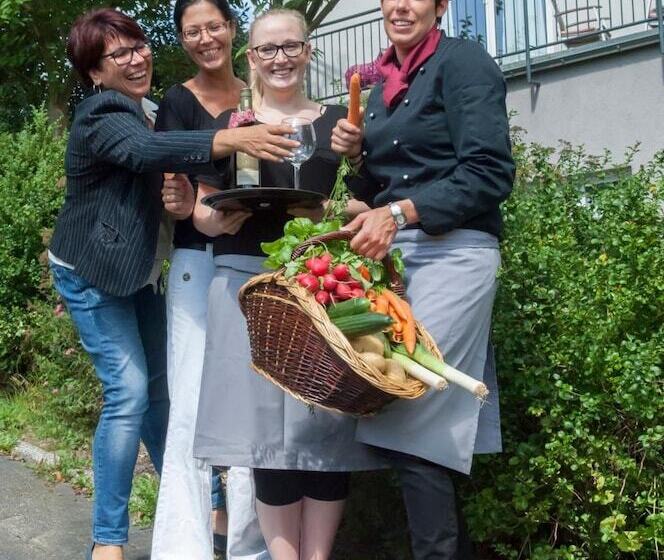 膳宿费 & Restaurant 4 Winden