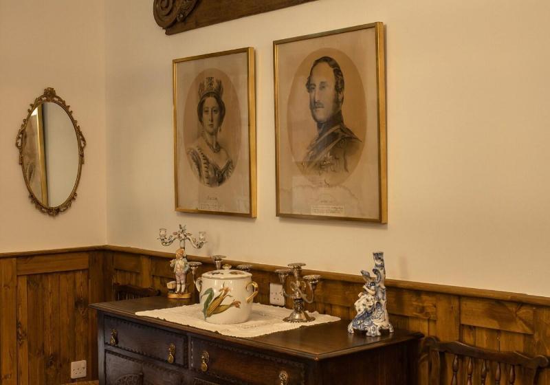 פנסיון The Whispering Pine Lodge