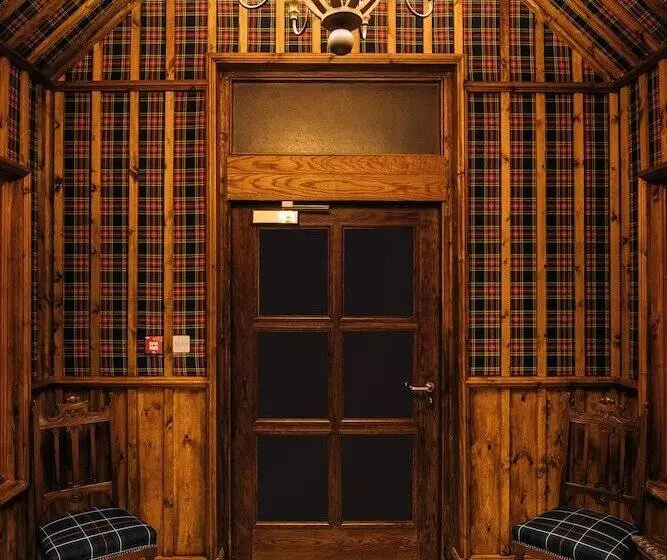 Majatalo The Whispering Pine Lodge