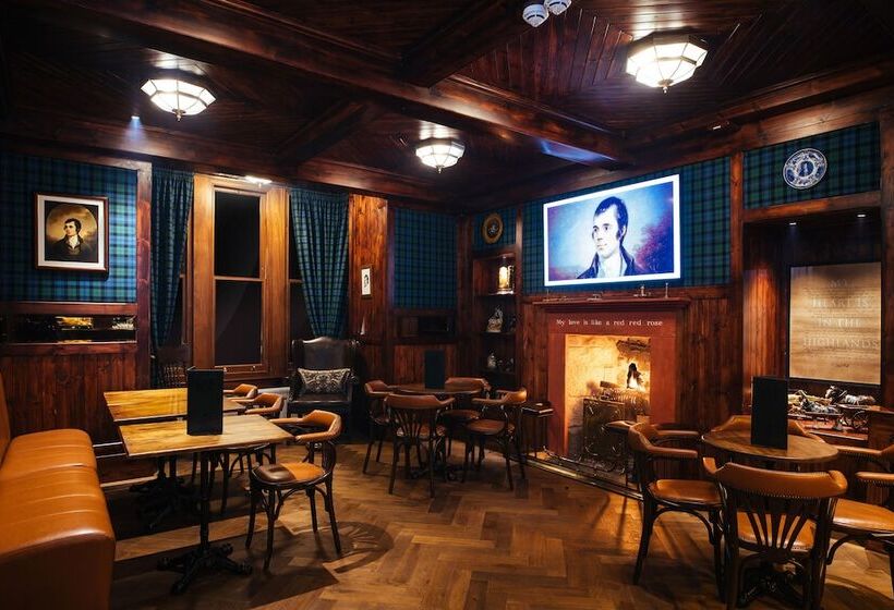 פנסיון The Whispering Pine Lodge