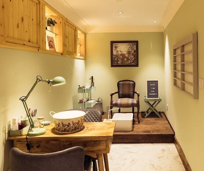 פנסיון The Whispering Pine Lodge