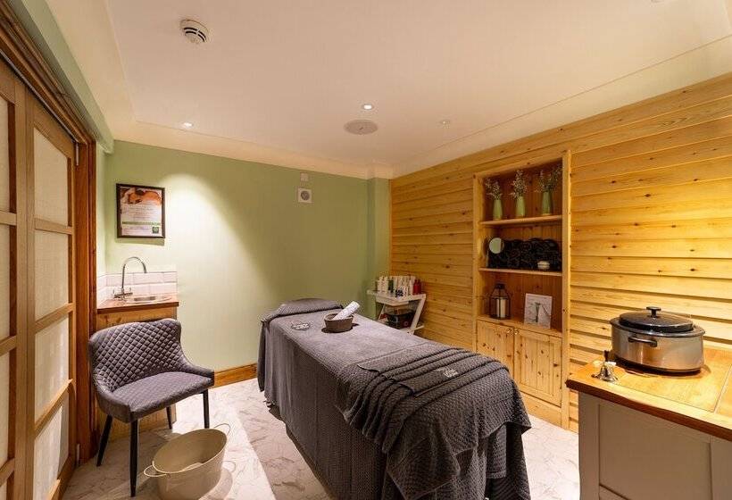 פנסיון The Whispering Pine Lodge