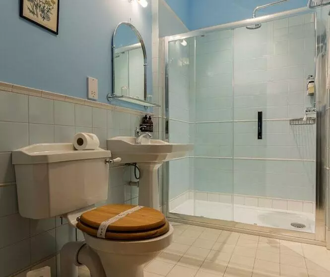 Majatalo The Whispering Pine Lodge