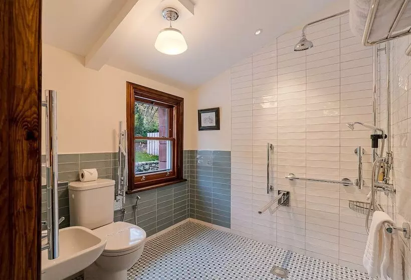 Majatalo The Whispering Pine Lodge