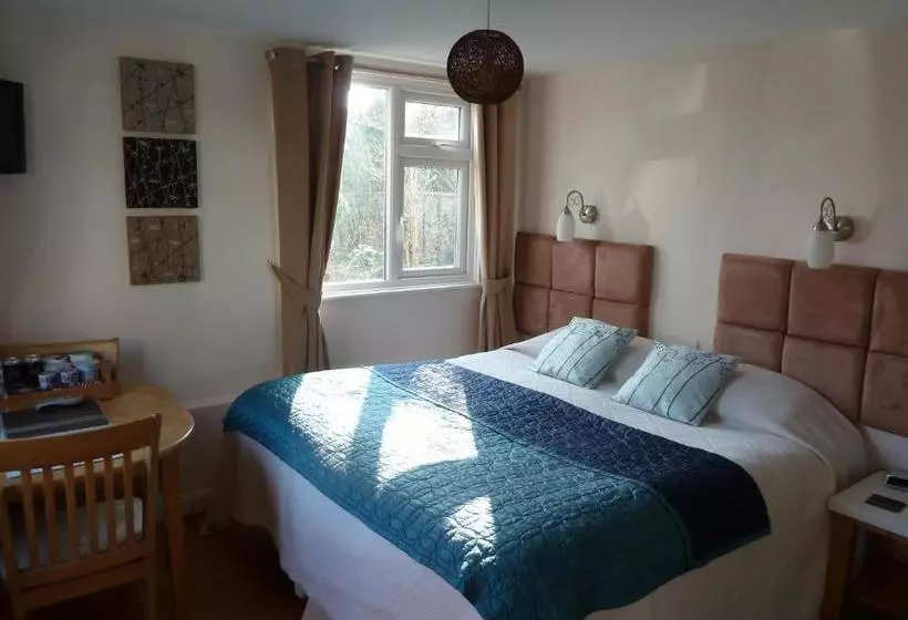 ペンション The Willows Guest House