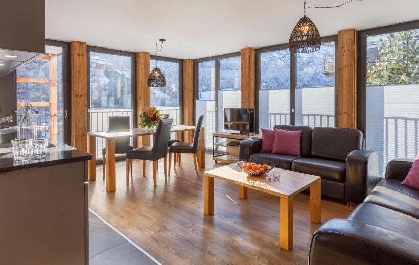 22 Summits Apartments