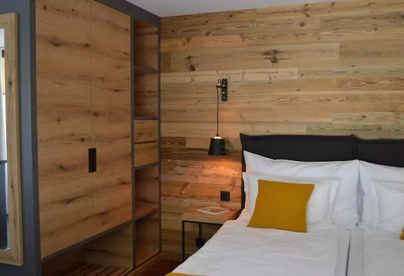 22 Summits Apartments