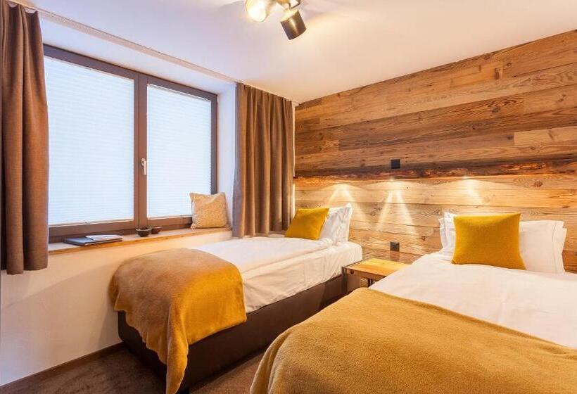 22 Summits Apartments