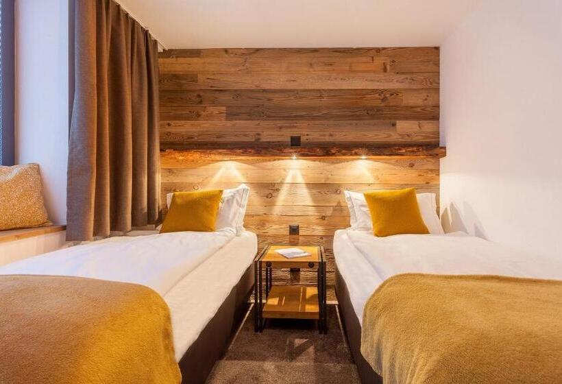 22 Summits Apartments