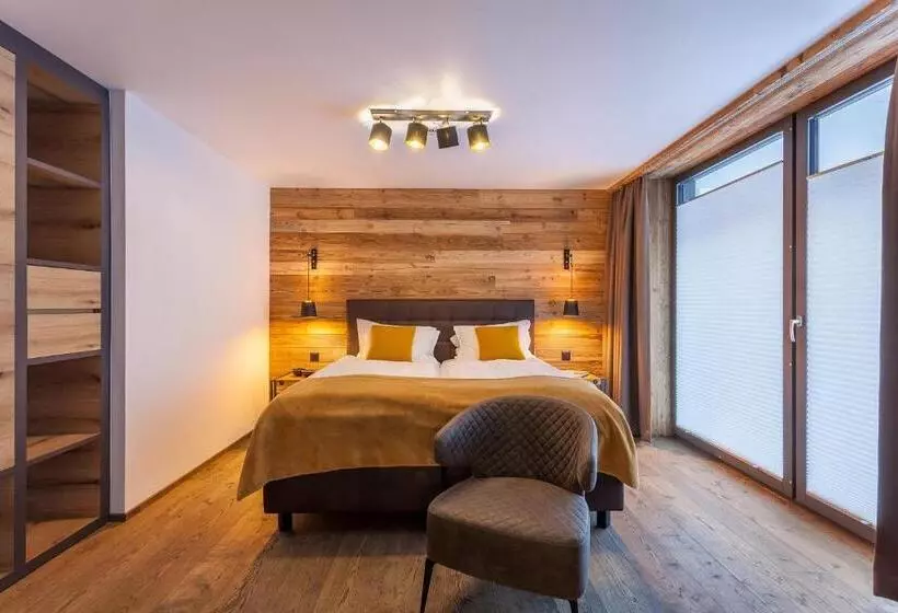 22 Summits Apartments