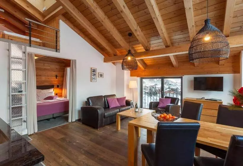 22 Summits Apartments
