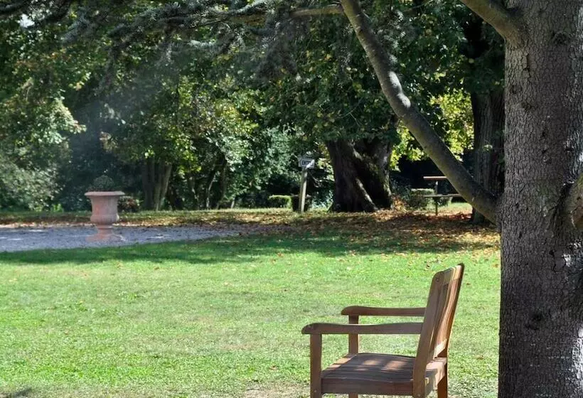 Aamiaismajoitus (B&B) Château De Matel