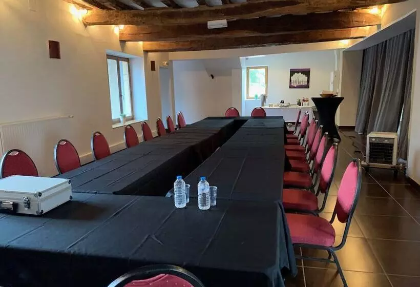 Aamiaismajoitus (B&B) Château De Matel