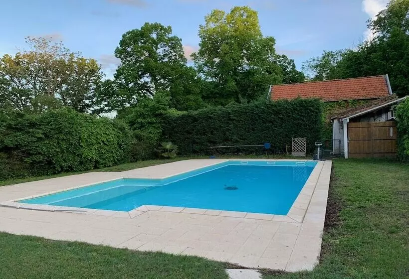 Aamiaismajoitus (B&B) Château De Matel