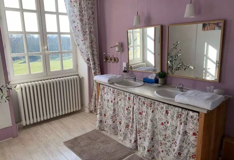 Aamiaismajoitus (B&B) Château De Matel